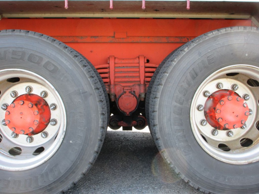 タイヤ間の状態です。|いすゞ ギガ 2PG-CYZ77Cの写真5