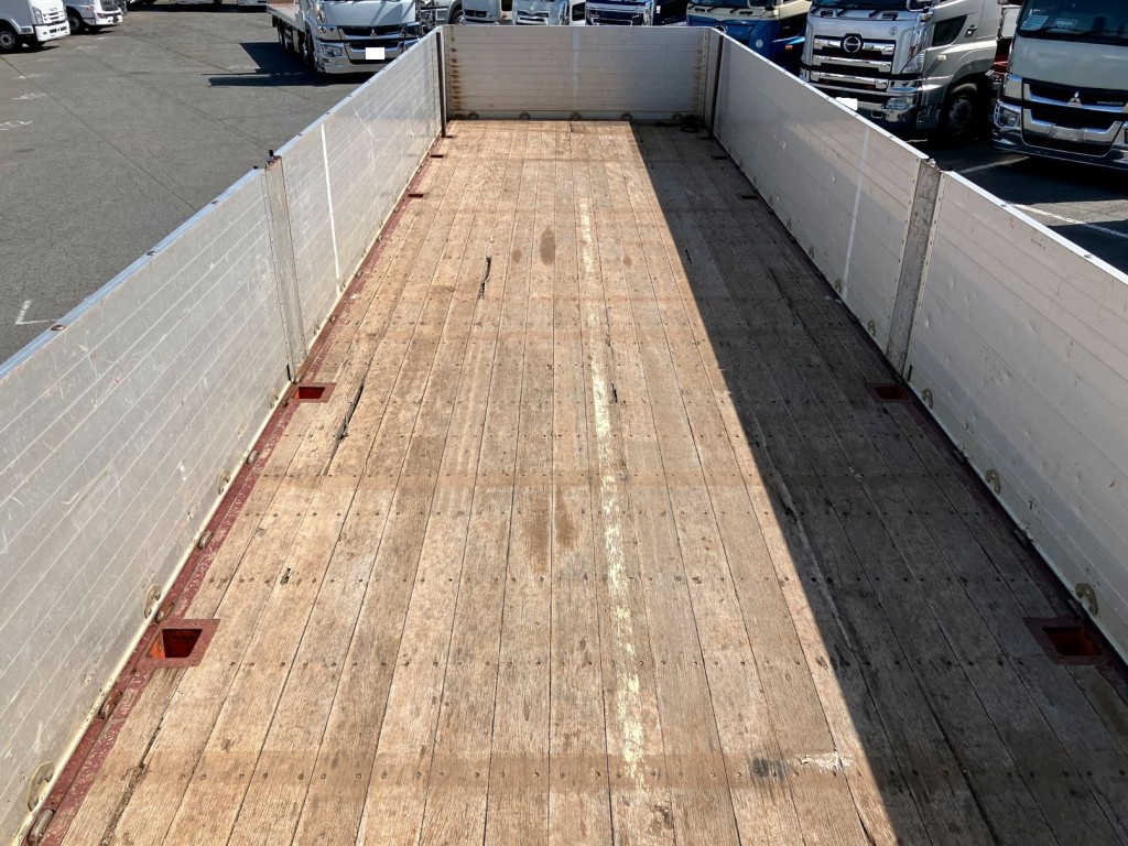 いすゞ ギガ 2PG-CYZ77Cの写真10