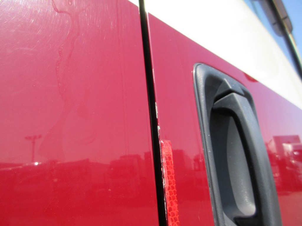 運転席側ドアにキズがあります。|いすゞ ギガ 2PG-CYZ77Cの写真20