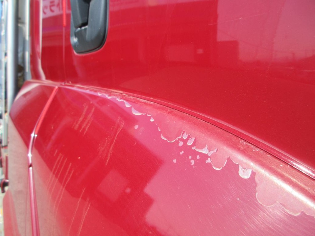 運転席側フェンダーにクリアの剝がれがあります。|いすゞ ギガ 2PG-CYZ77Cの写真21