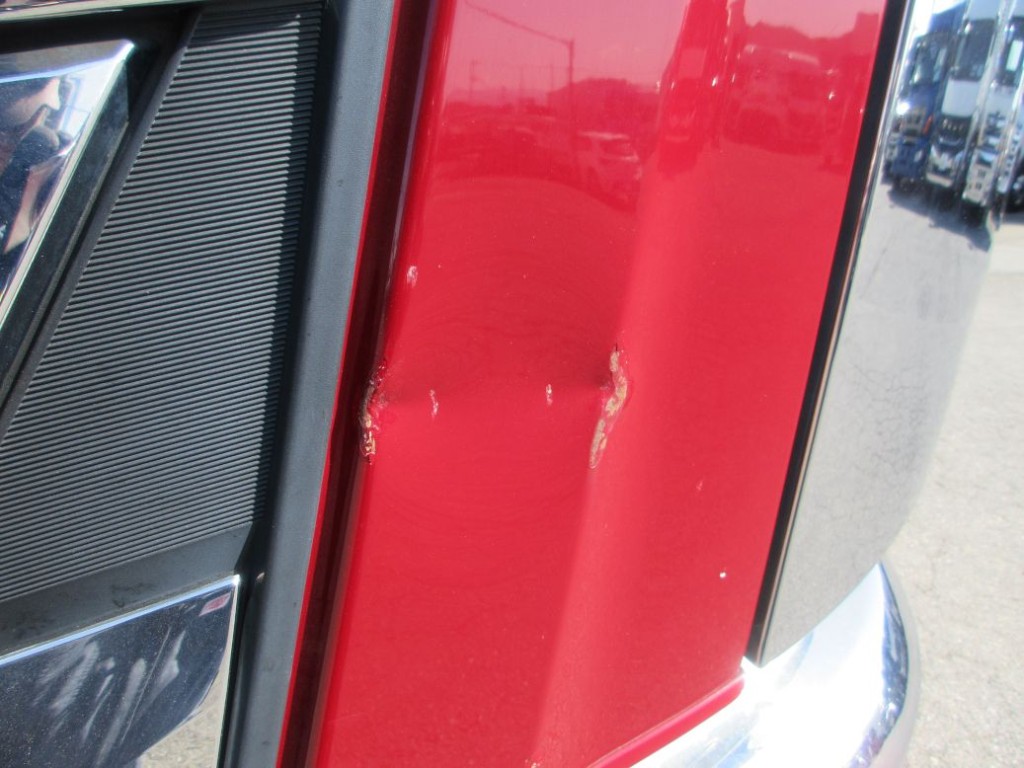 フロントパネルの助手席側にキズ・ヘコミがあります。|いすゞ ギガ 2PG-CYZ77Cの写真23