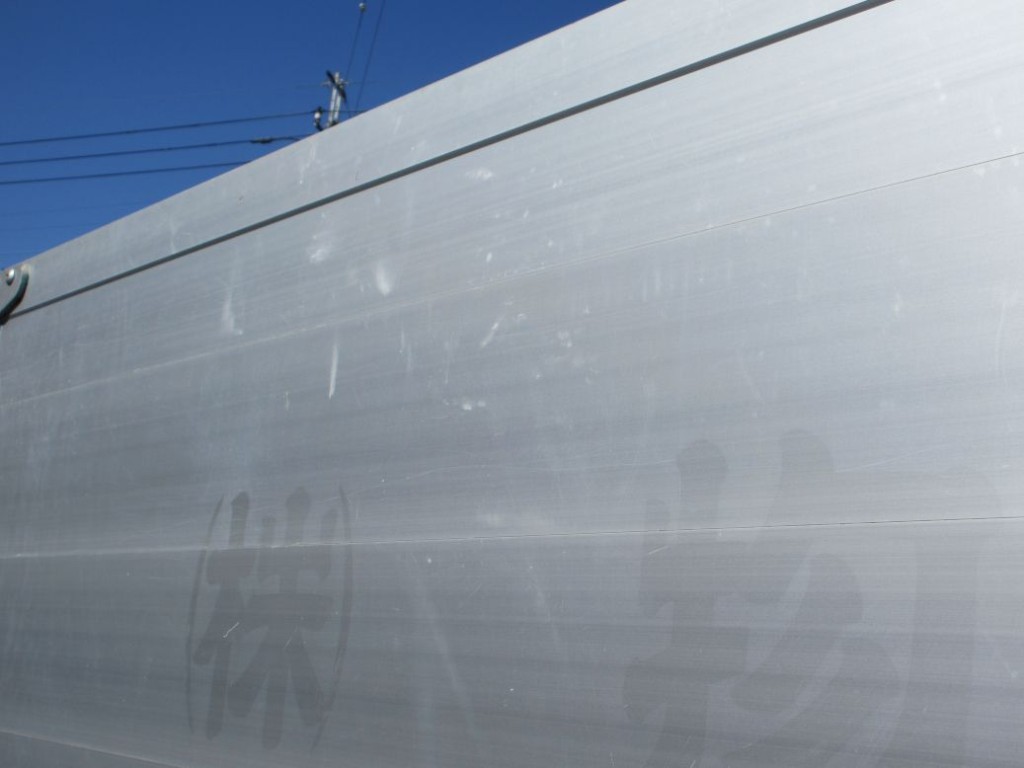 左右のアオリにスレ・看板跡があります。|いすゞ ギガ 2PG-CYZ77Cの写真30