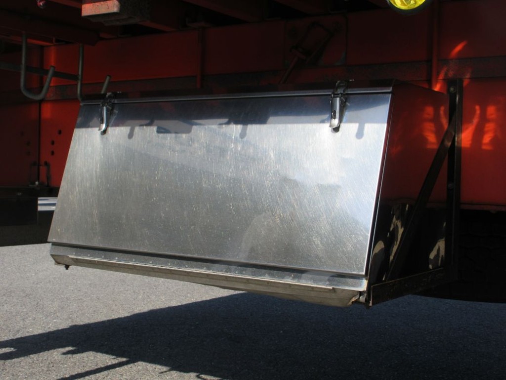 工具箱に凹凸があります。|いすゞ ギガ 2PG-CYZ77Cの写真33