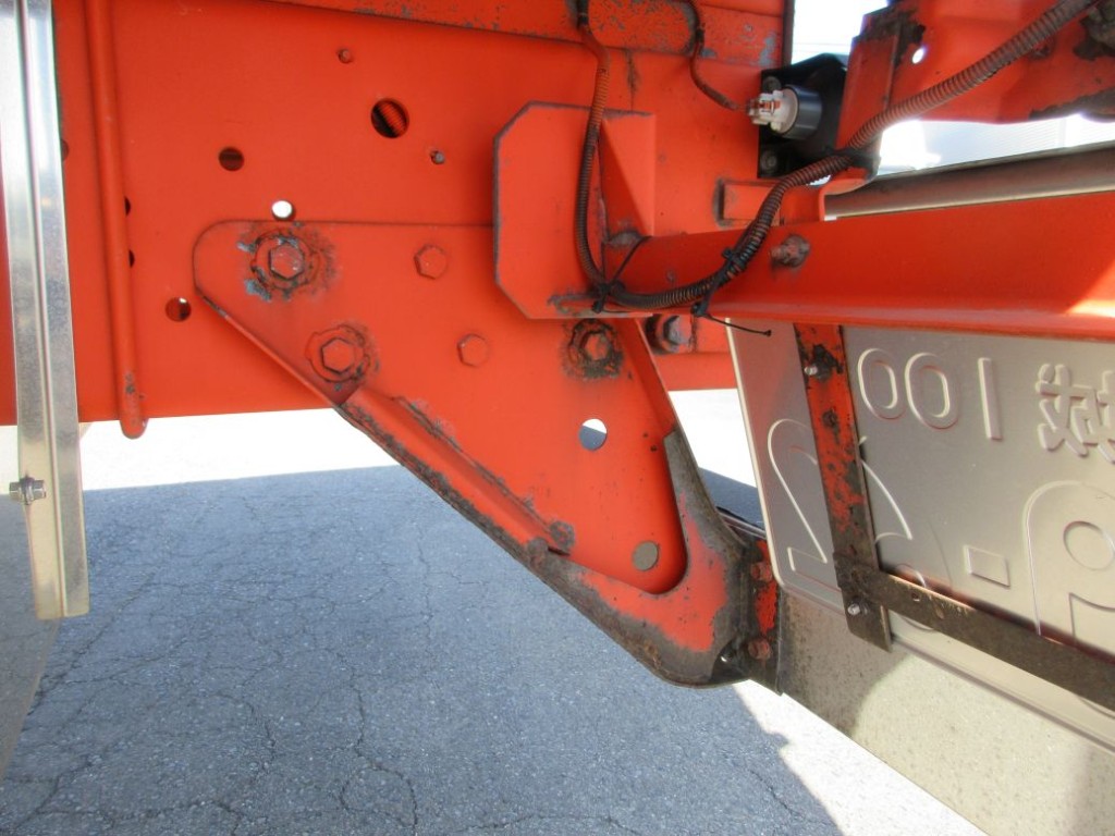 リヤバンパーステーにサビがあります。|いすゞ ギガ 2PG-CYZ77Cの写真35