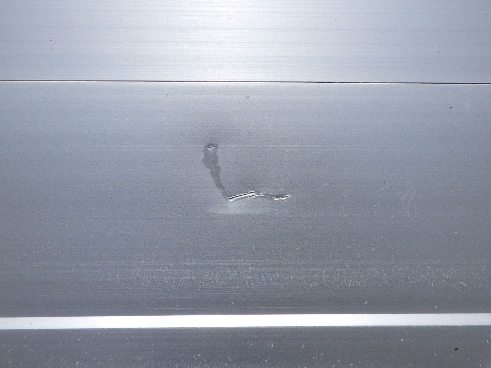 リヤアオリにキズ・ヘコミがあります。|いすゞ ギガ 2PG-CYZ77Cの写真39