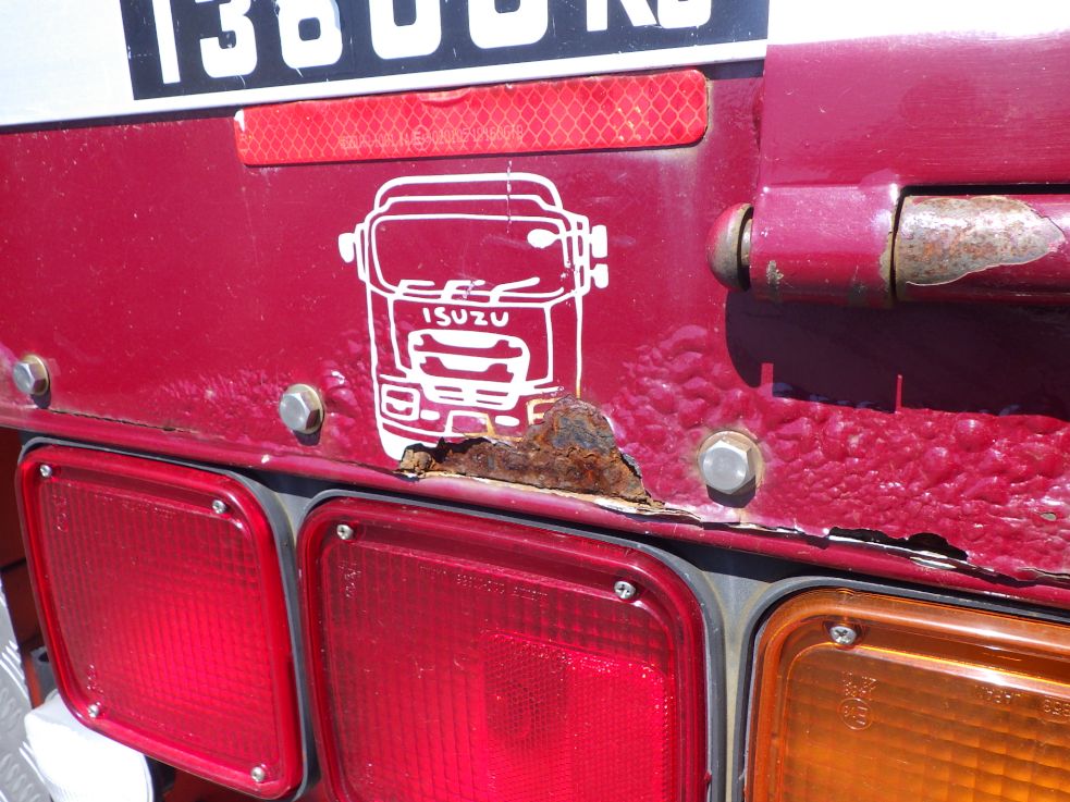 リヤ周りにキズ・サビがあります。|いすゞ ギガ 2PG-CYZ77Cの写真40