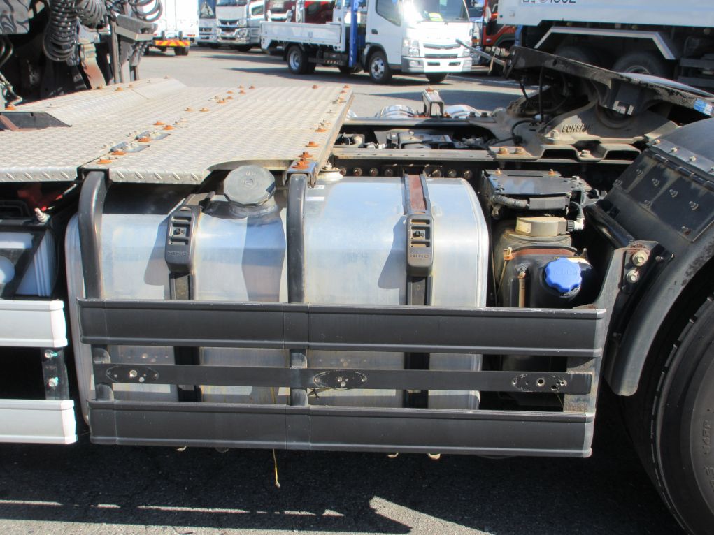 燃料タンクは３９０Lです。|日野 プロフィア QPG-SH1EDDGの写真15