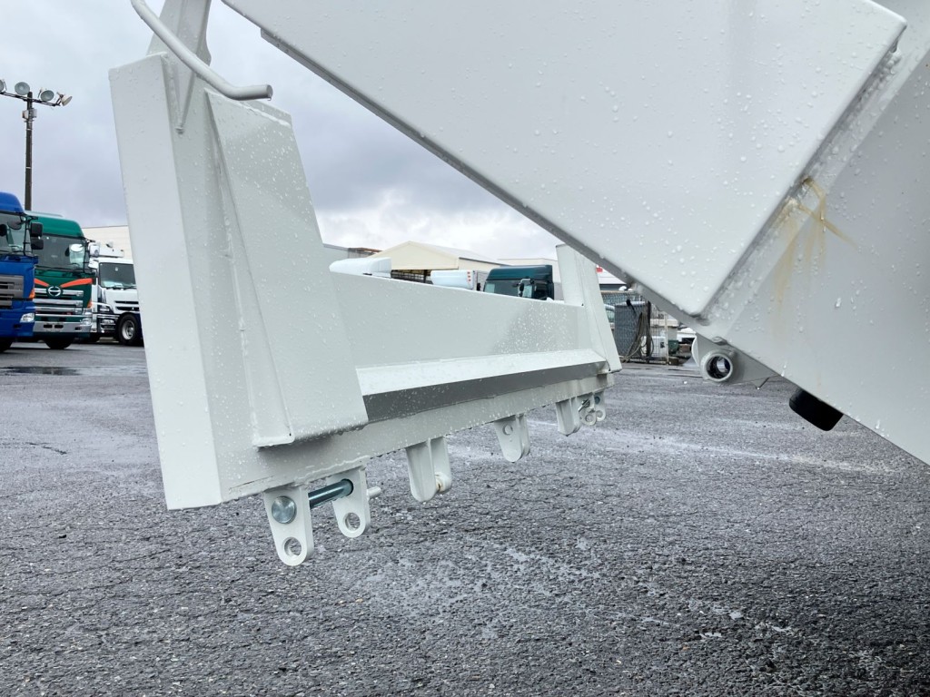 いすゞ フォワード 2PG-FRR90S3(2WD)の写真8