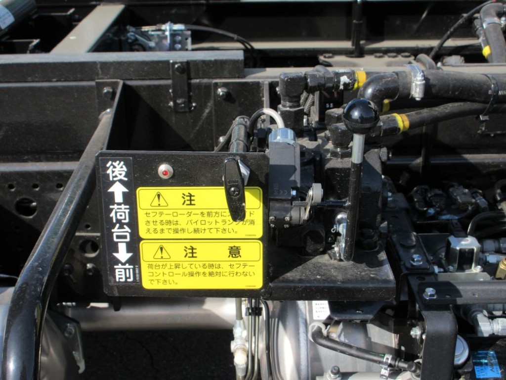 いすゞ フォワード 2PG-FRR90S3(2WD)の写真15