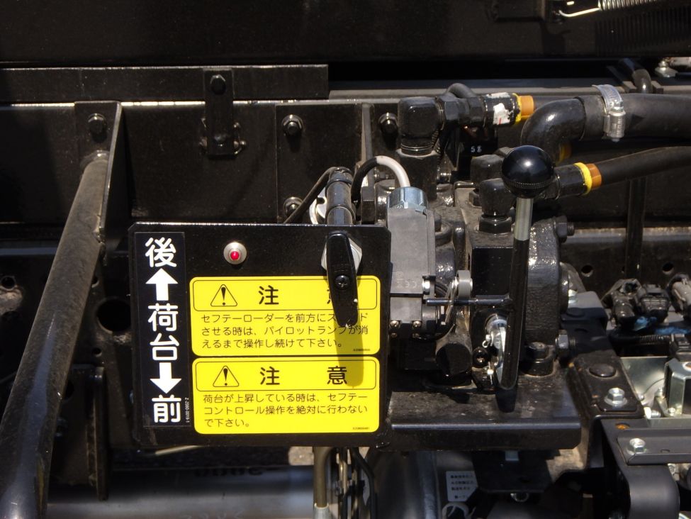 上物の操作レバーです。|いすゞ フォワード 2PG-FRR90S3(2WD)の写真16