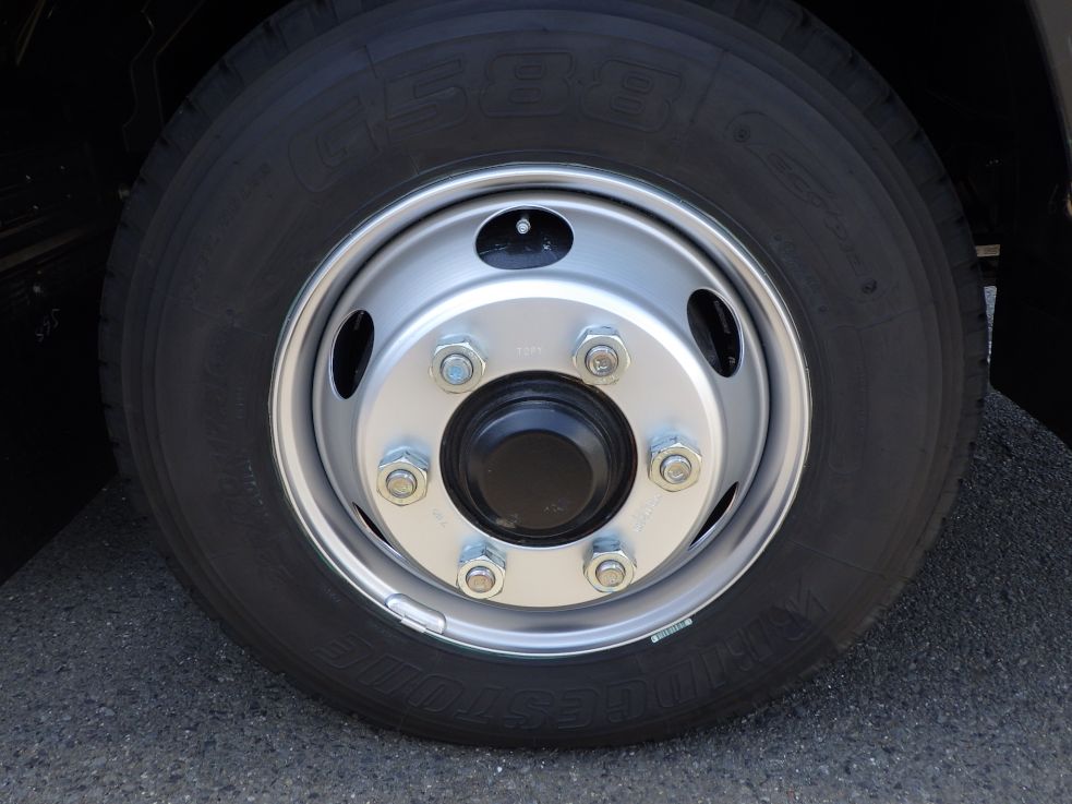 ホイールはシルバーに塗装してあります。(元色グリーンです)|いすゞ フォワード 2PG-FRR90S3(2WD)の写真18
