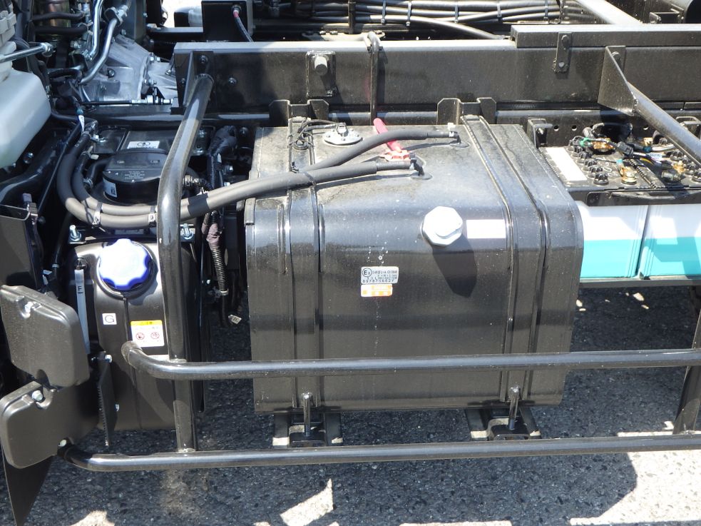 燃料タンクは90Lです。|いすゞ フォワード 2PG-FRR90S3(2WD)の写真24