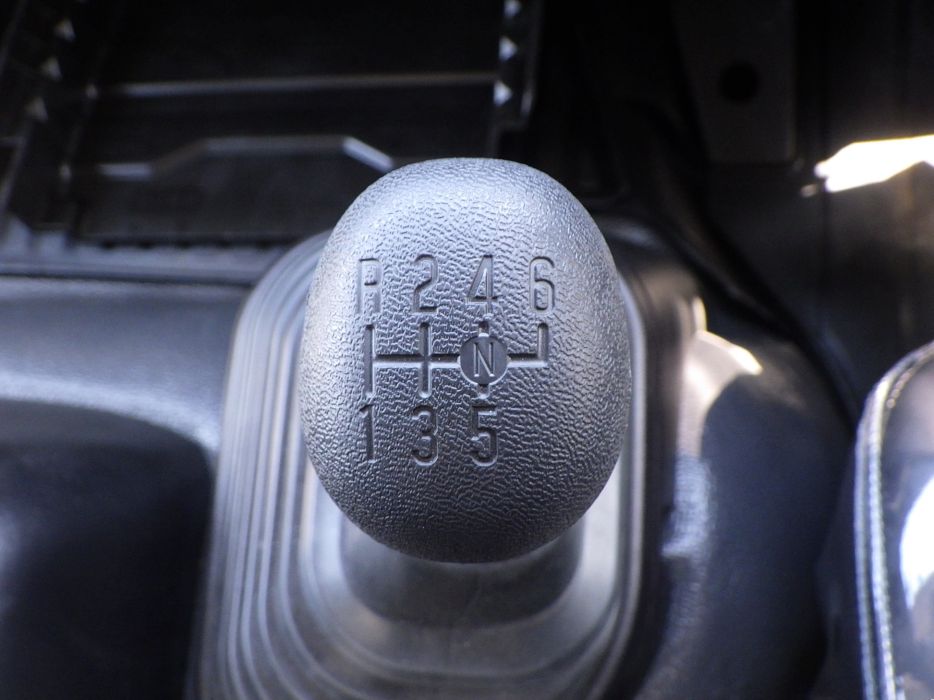 MT6速です。|いすゞ フォワード 2PG-FRR90S3(2WD)の写真26