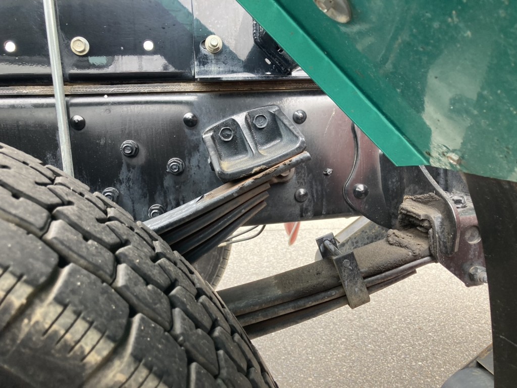 シャーシとスプリングの状態です。|日野 レンジャー 2KG-FD2ABA(2WD)の写真7
