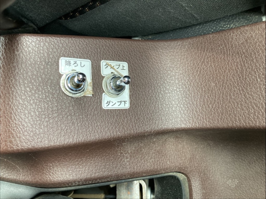 車内の操作スイッチです。|日野 レンジャー 2KG-FD2ABA(2WD)の写真45