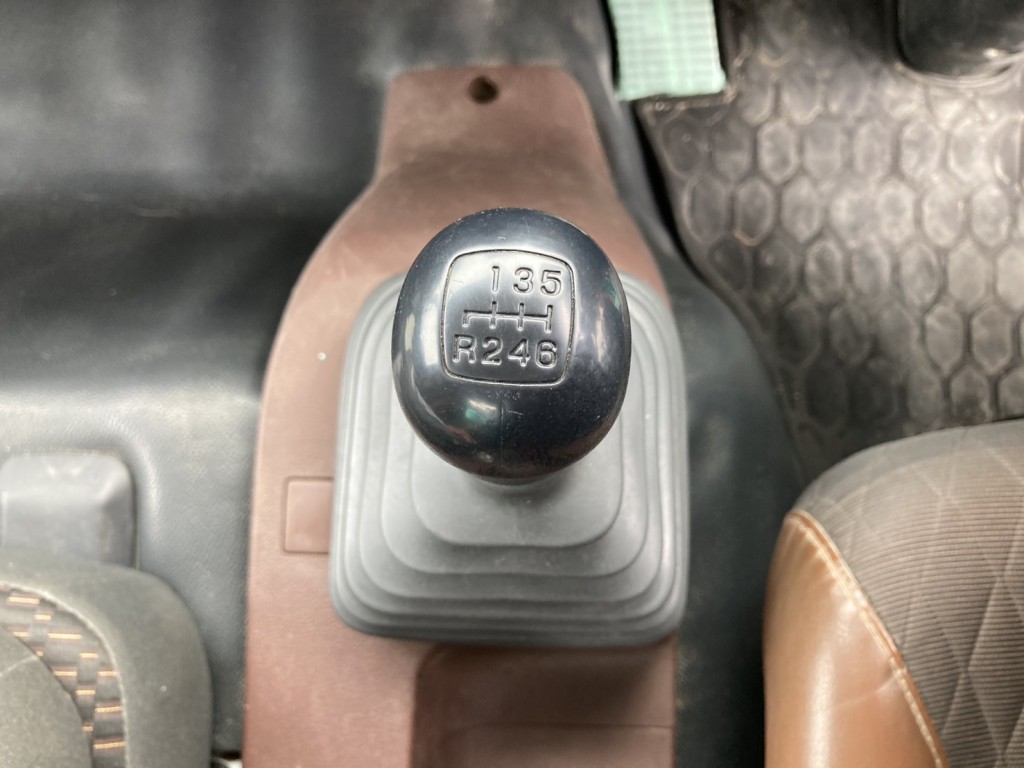 6速です。|日野 レンジャー 2KG-FD2ABA(2WD)の写真47