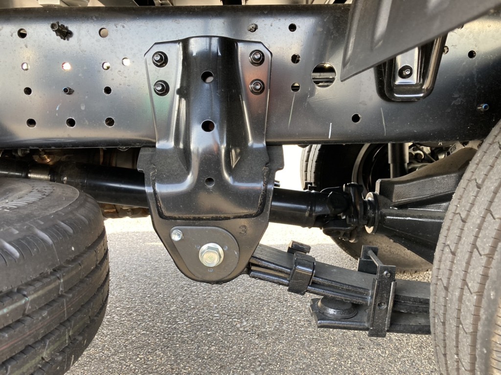 シャーシとスプリングの状態です。|日野 デュトロ 2KG-XZC605M(2WD)の写真5