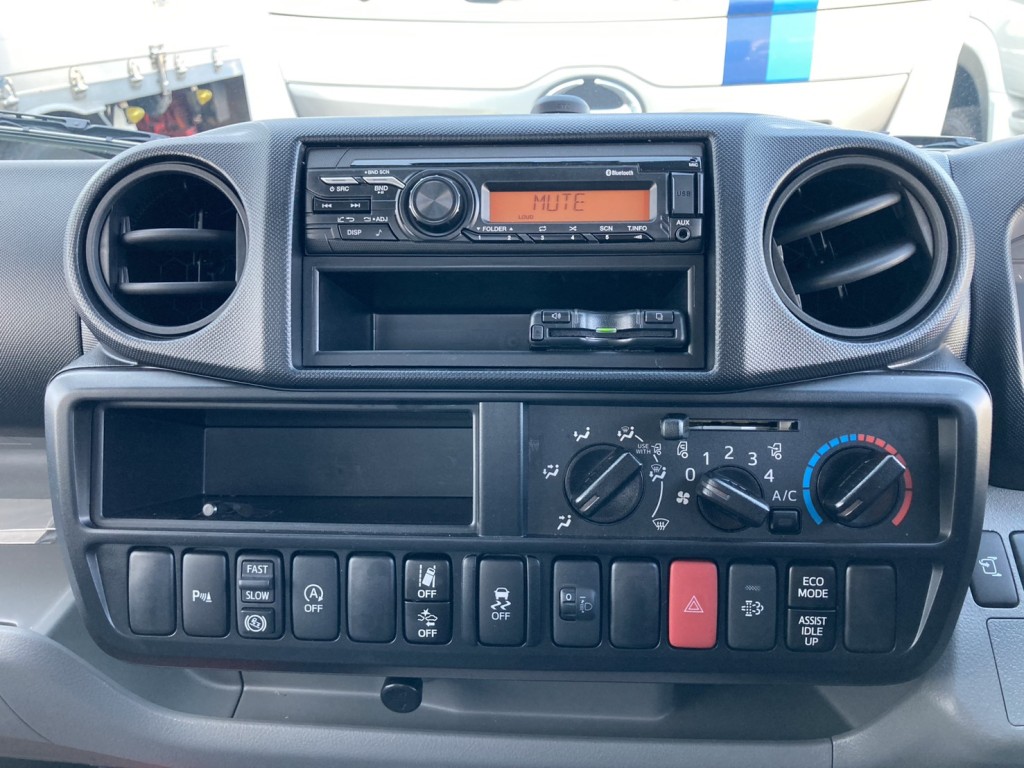 インパネ周りです。|日野 デュトロ 2KG-XZC605M(2WD)の写真21