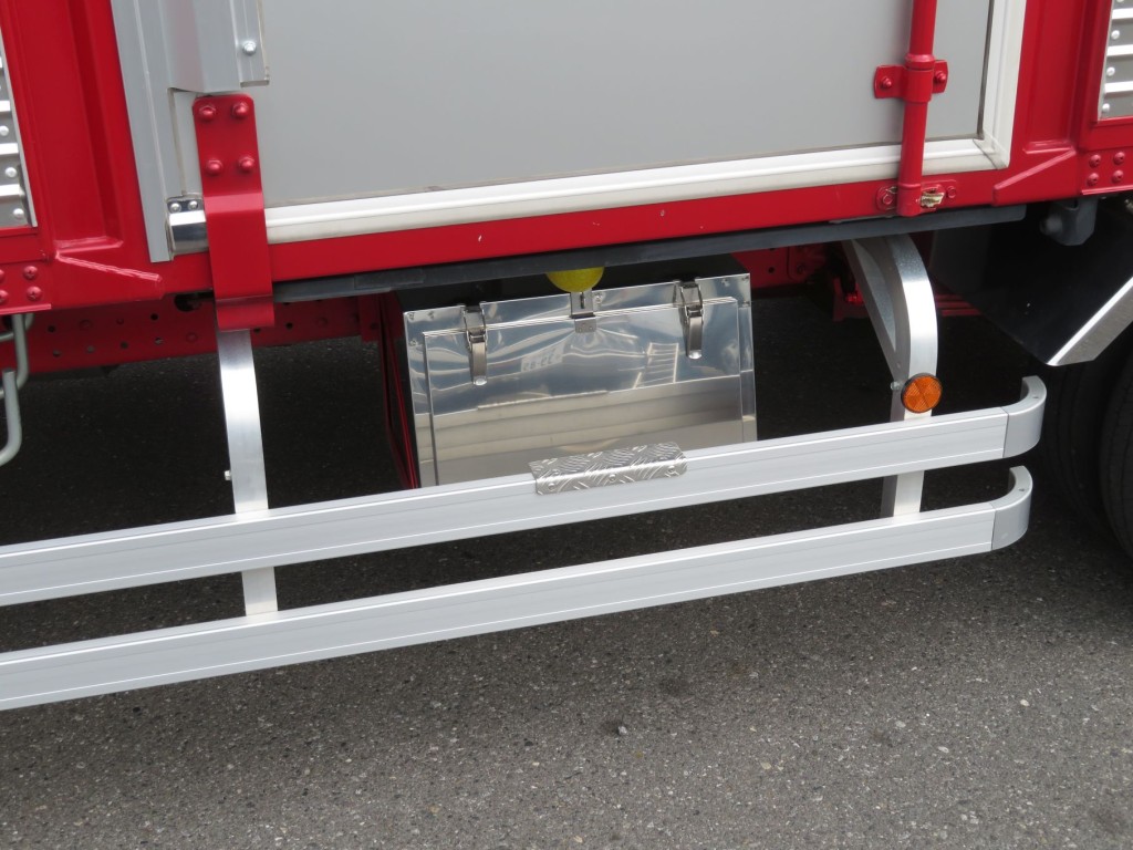 工具箱はステンレス製です。|三菱 キャンター 2RG-FEAV0(2WD)の写真9