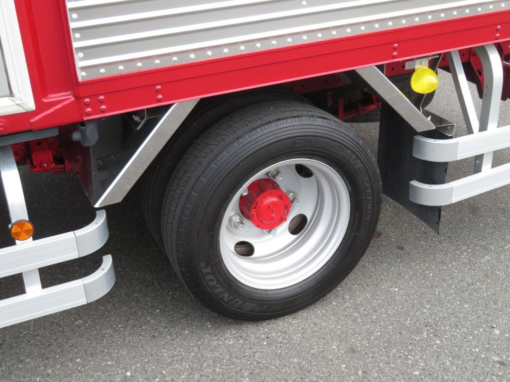 リアフェンダーはステンレス製です。|三菱 キャンター 2RG-FEAV0(2WD)の写真10