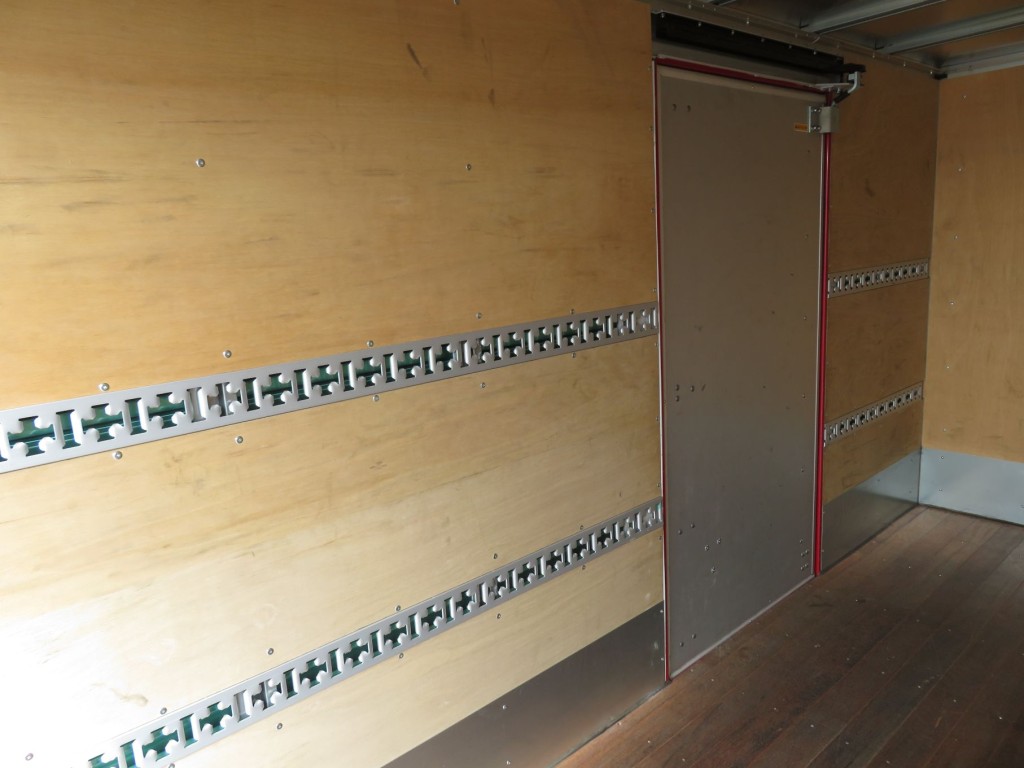 三菱 キャンター 2RG-FEAV0(2WD)の写真15