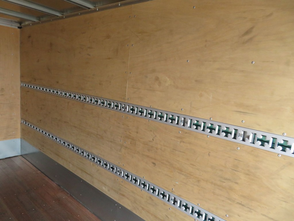 三菱 キャンター 2RG-FEAV0(2WD)の写真16