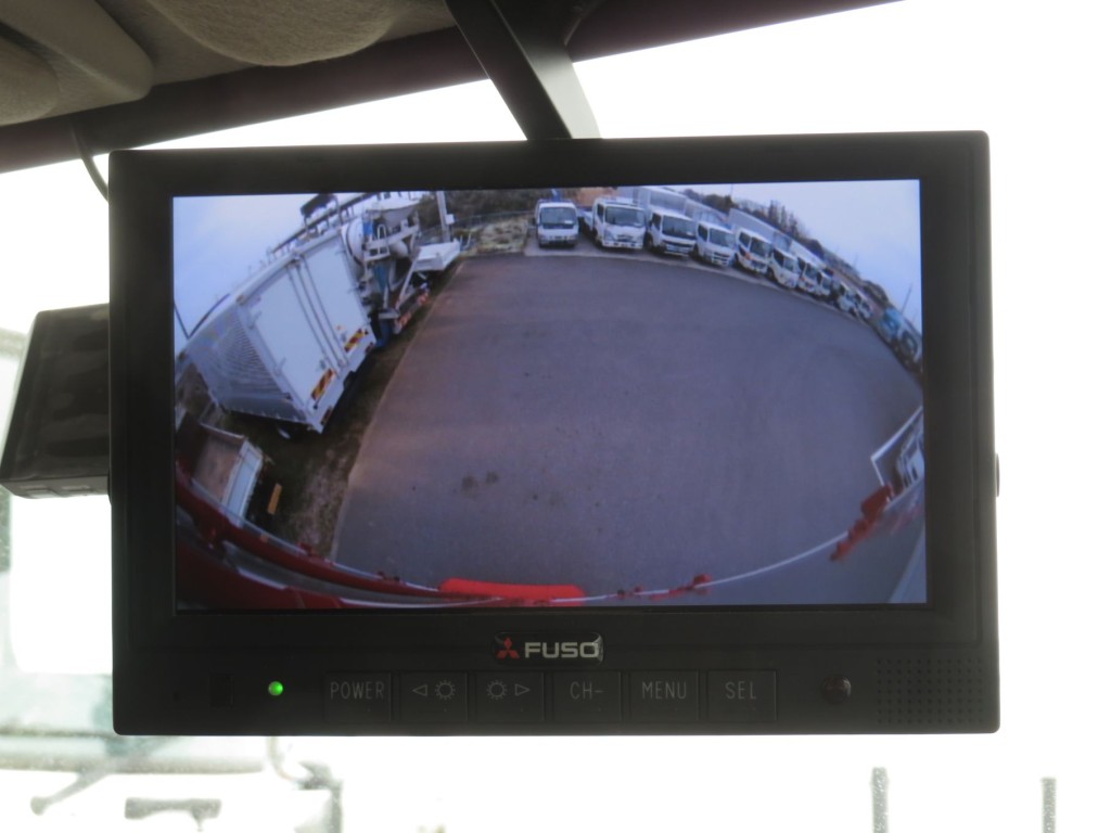 液晶バックモニター付きです。|三菱 キャンター 2RG-FEAV0(2WD)の写真20