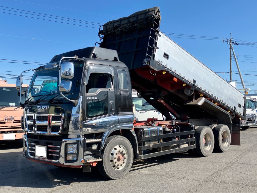 いすゞ ギガ QKG-CYM77AMの写真1