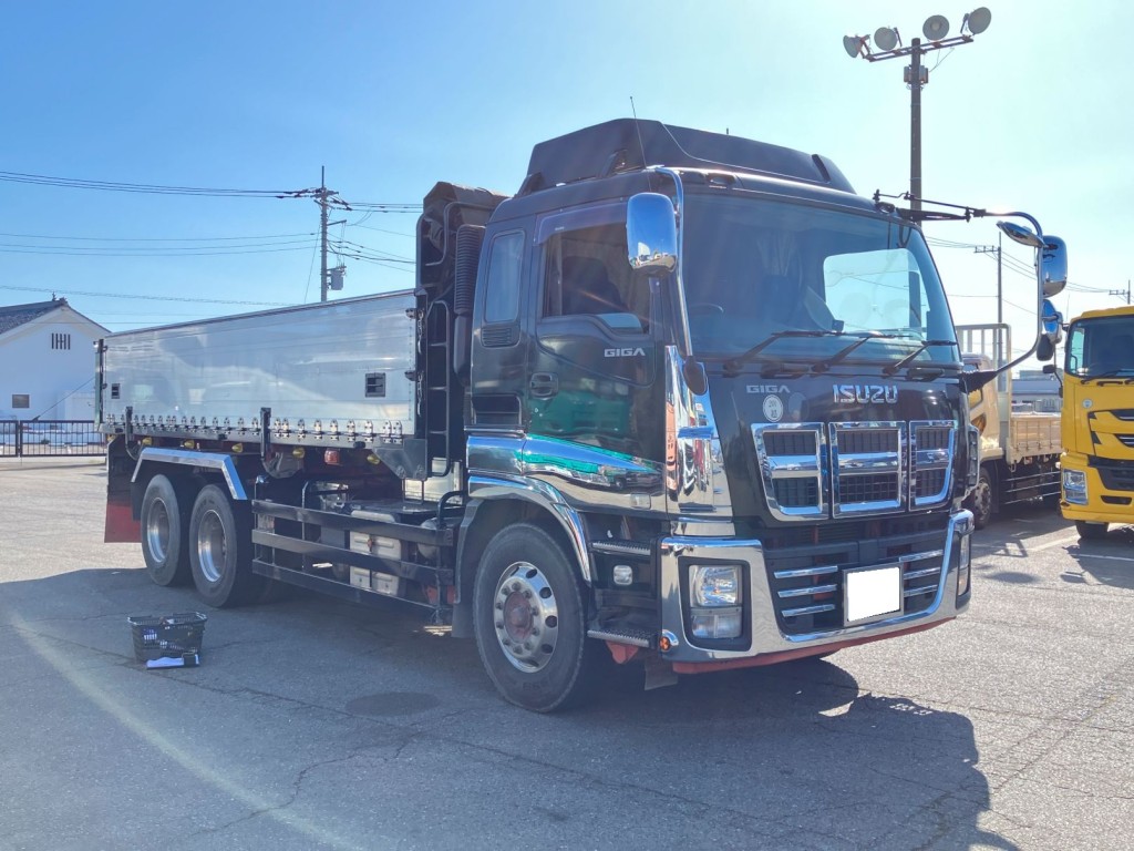 いすゞ ギガ QKG-CYM77AMの写真2