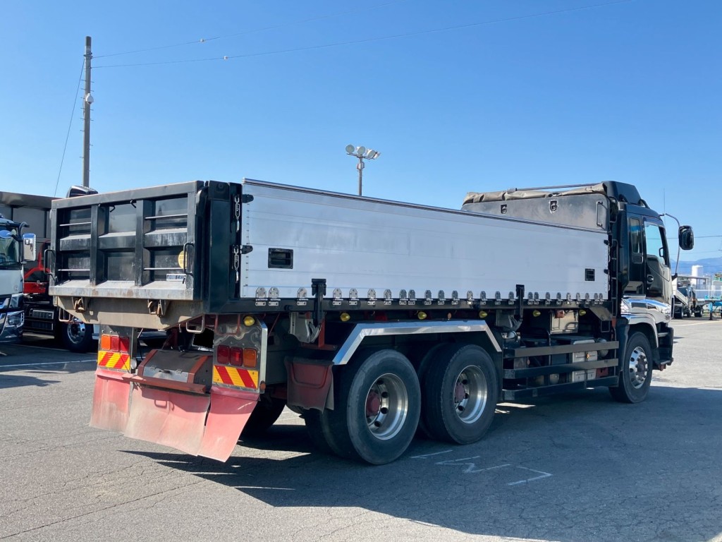 いすゞ ギガ QKG-CYM77AMの写真4