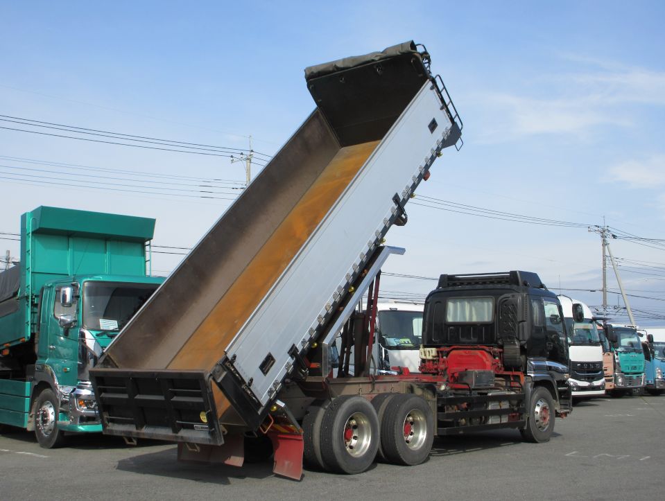 いすゞ ギガ QKG-CYM77AMの写真4