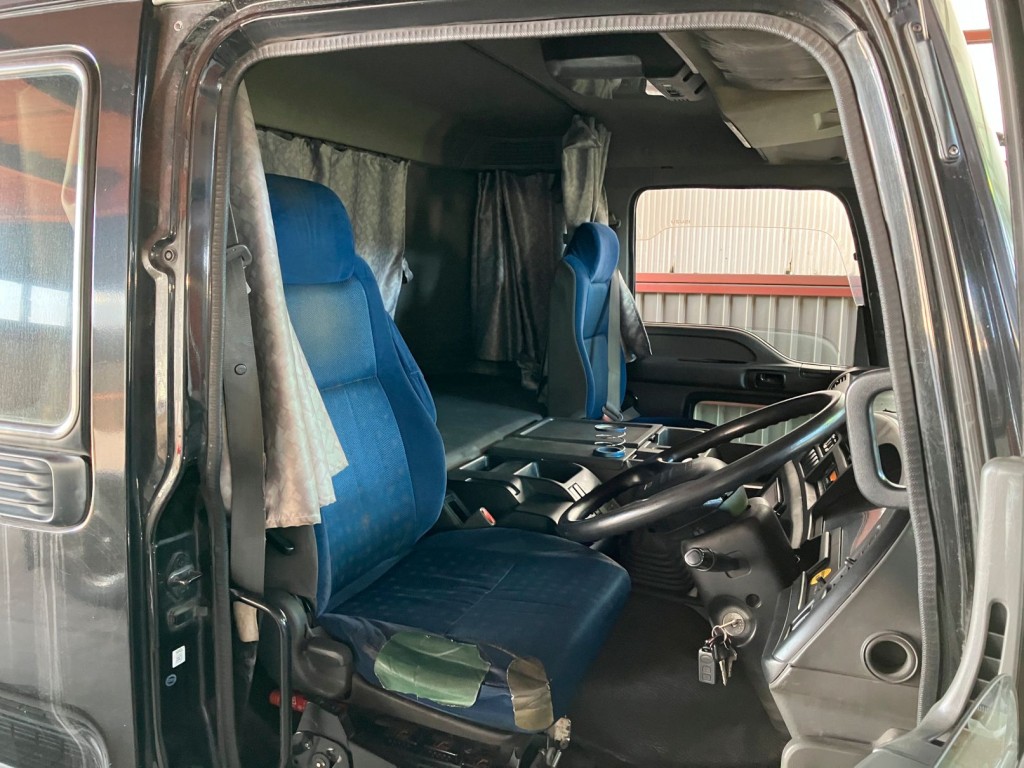 いすゞ ギガ QKG-CYM77AMの写真5