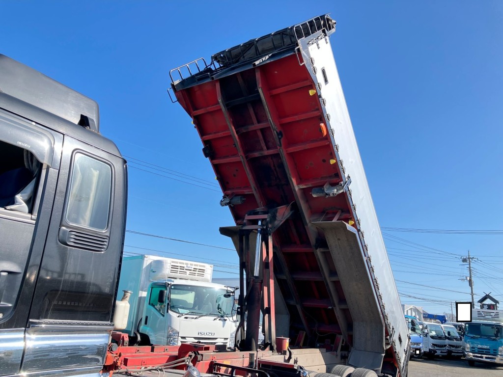 いすゞ ギガ QKG-CYM77AMの写真9