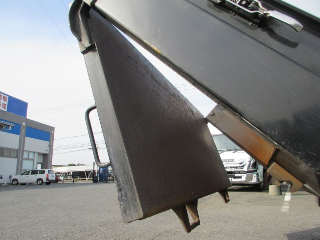 ゲート裏側の状態です。|いすゞ ギガ QKG-CYM77AMの写真11