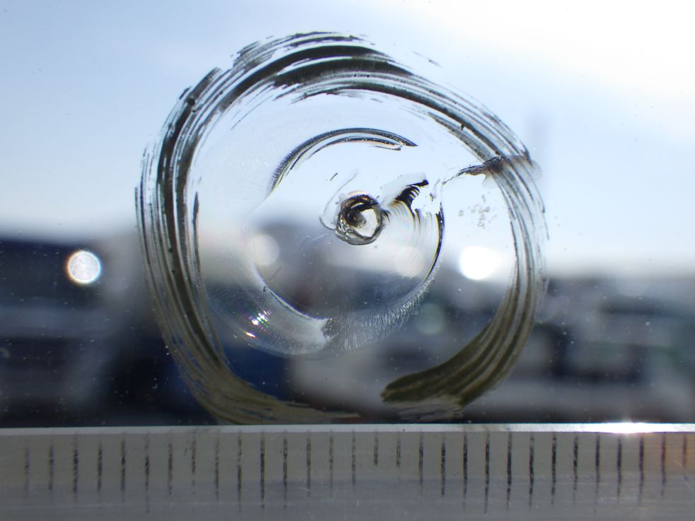 フロントガラスに飛び石キズがあります。|いすゞ ギガ QKG-CYM77AMの写真14