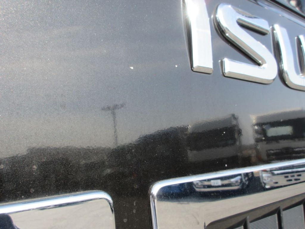 フロントパネルに飛び石キズがあります。|いすゞ ギガ QKG-CYM77AMの写真23