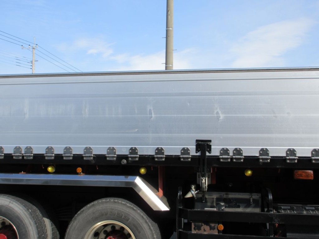 左右のアオリにスレがあります。|いすゞ ギガ QKG-CYM77AMの写真25