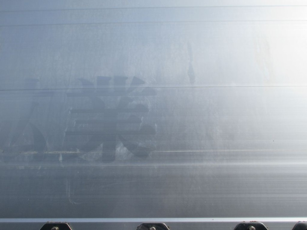 左右のアオリに看板跡があります。|いすゞ ギガ QKG-CYM77AMの写真26