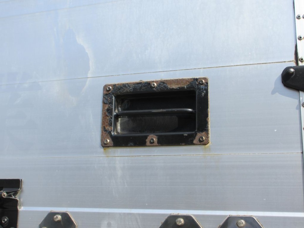 左右のアオリの取手にサビがあります。|いすゞ ギガ QKG-CYM77AMの写真27