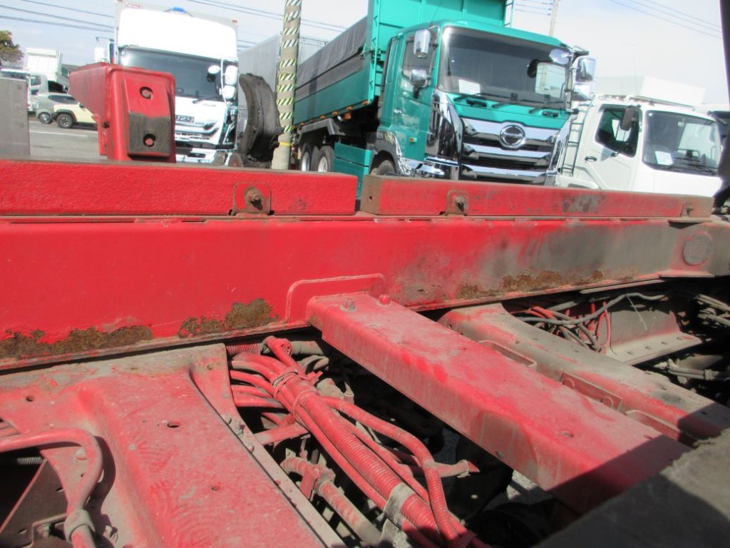 サブフレームにサビがあります。|いすゞ ギガ QKG-CYM77AMの写真32