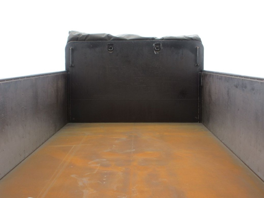 荷台内側にキズ・サビ・ヘコミがあります。|いすゞ ギガ QKG-CYM77AMの写真33