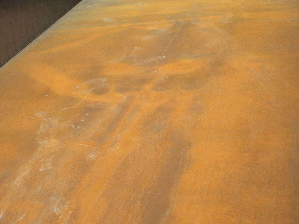 床鉄板にキズ・サビ・ヘコミがあります。|いすゞ ギガ QKG-CYM77AMの写真34