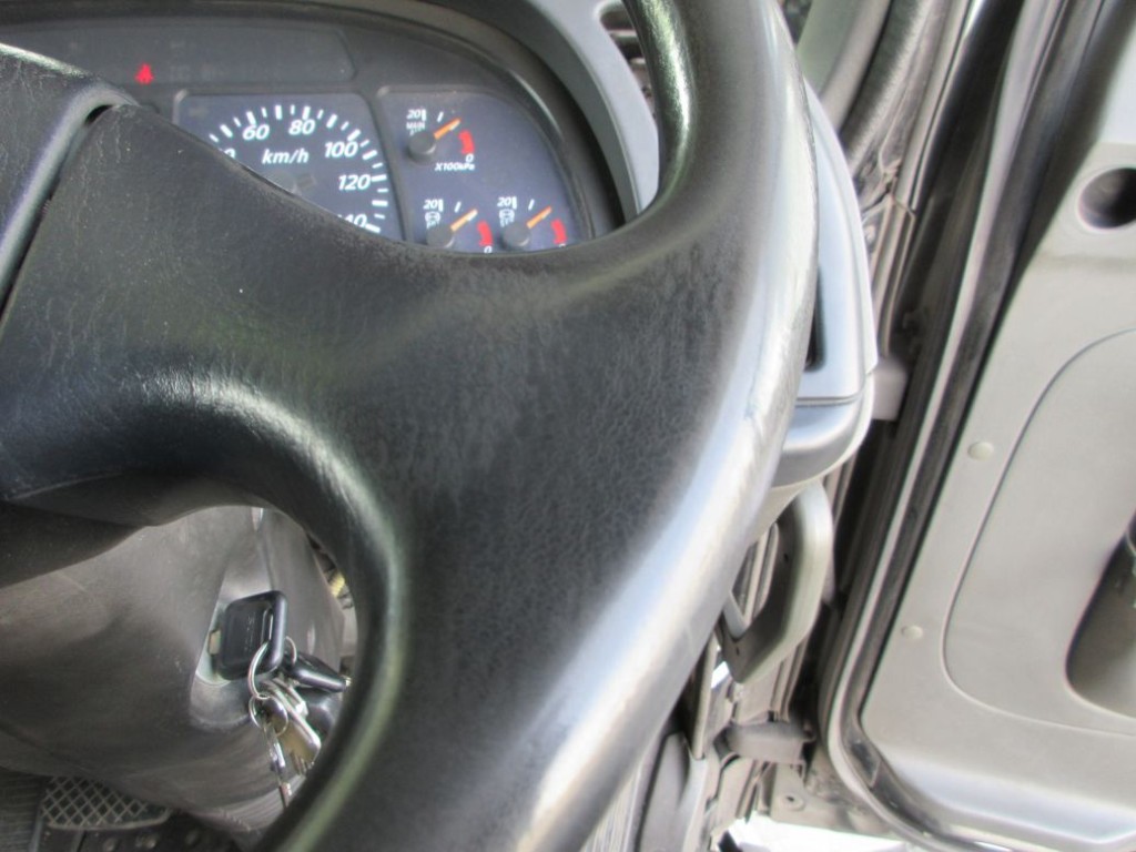 ハンドルにスレがあります。|いすゞ ギガ QKG-CYM77AMの写真37