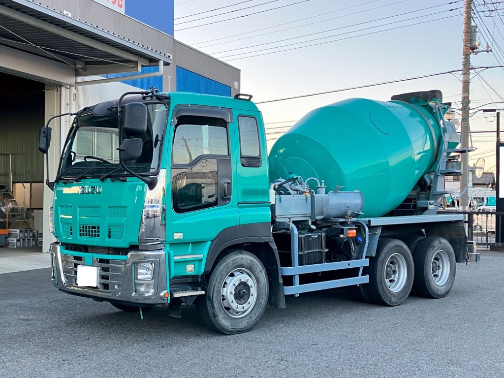 いすゞ ギガ QKG-CXZ77ATの写真1