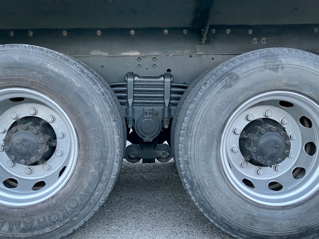 いすゞ ギガ QKG-CXZ77ATの写真6