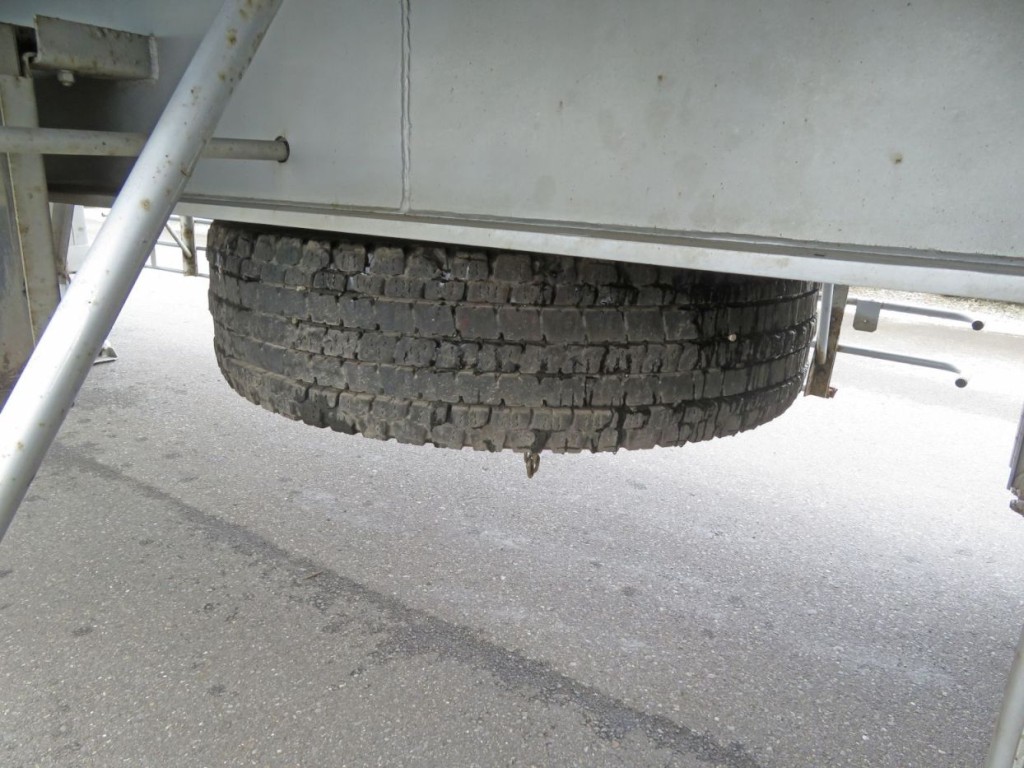 スペアタイヤ付きです。|東急 TF36H2C3の写真16