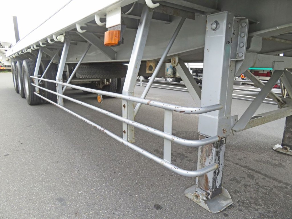 サイドバンパーの状態です。(細かいサビ・キズ・破損個所があります)|東急 TF36H2C3の写真23