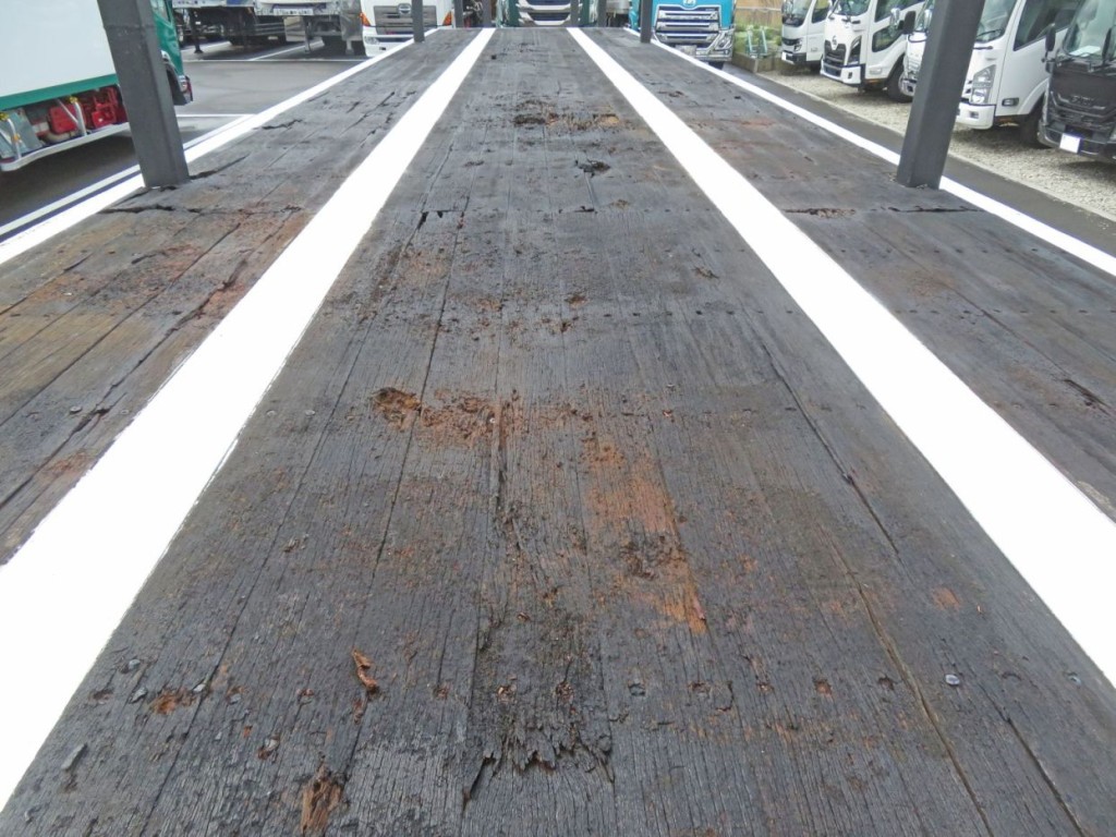 床板にキズの箇所があります。|東急 TF36H2C3の写真30