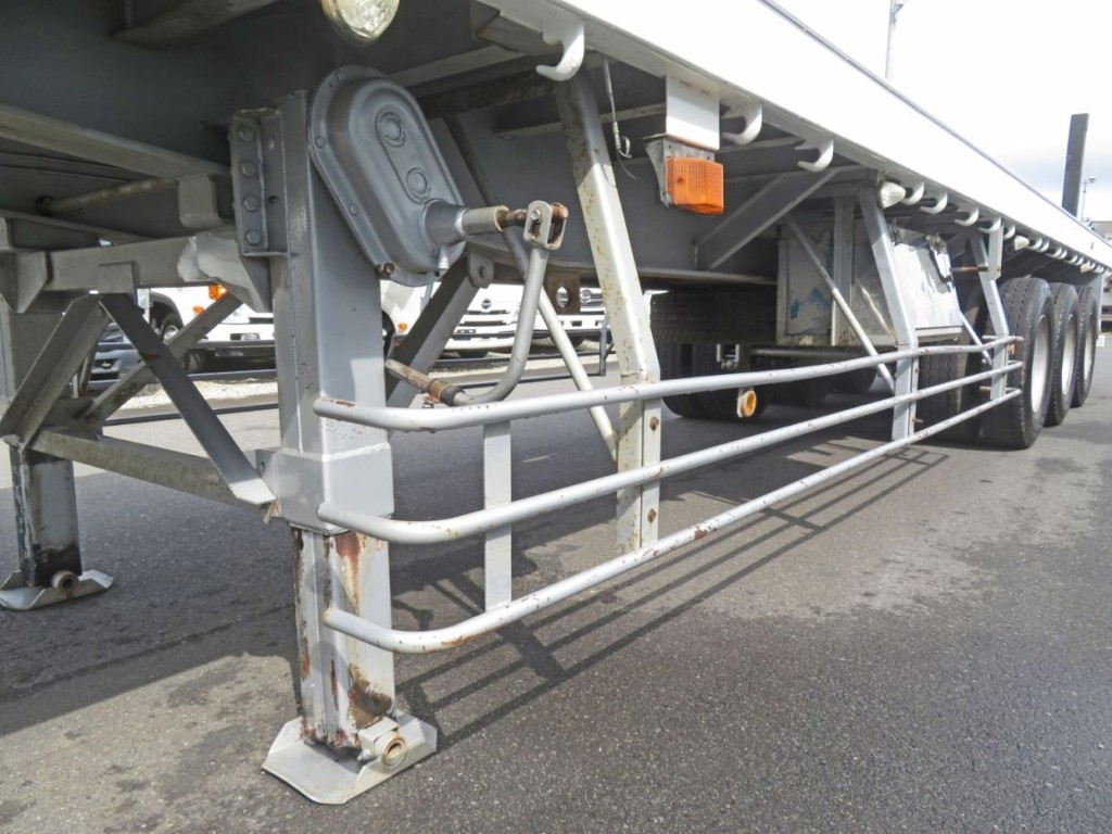 サイドバンパーの状態です。(細かいサビ・キズがあります)|東急 TF36H2C3の写真34