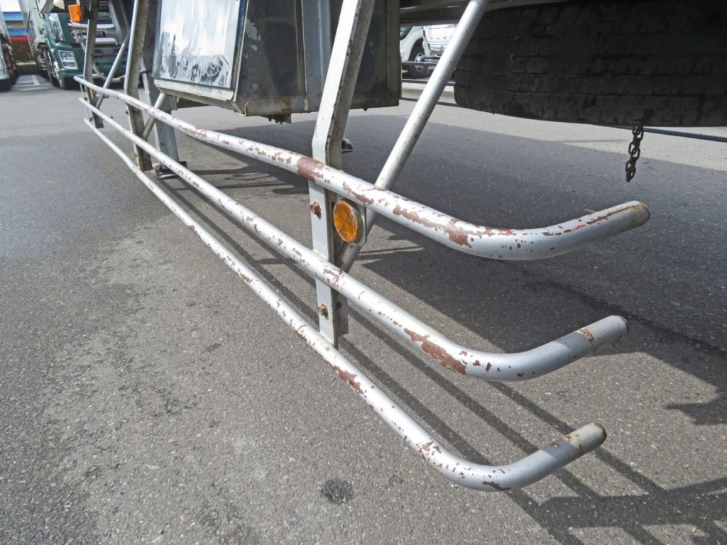 サイドバンパーのサビ・曲がり箇所があります。|東急 TF36H2C3の写真35